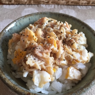 えのきとツナ、卵のマヨ丼